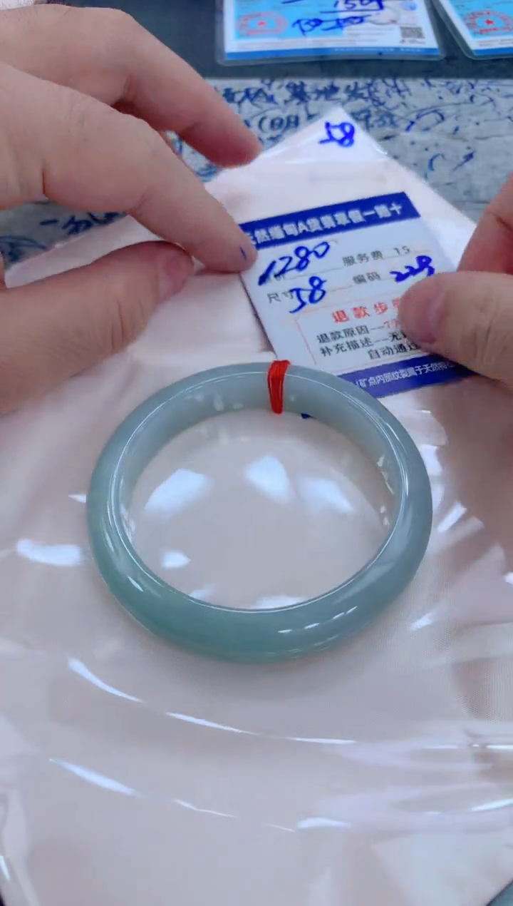 未镶嵌手镯翡翠1