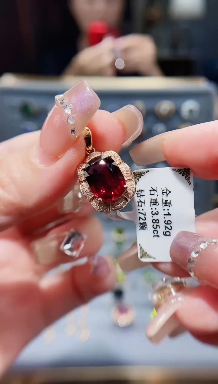 颈饰18K金镶嵌碧玺3.85.