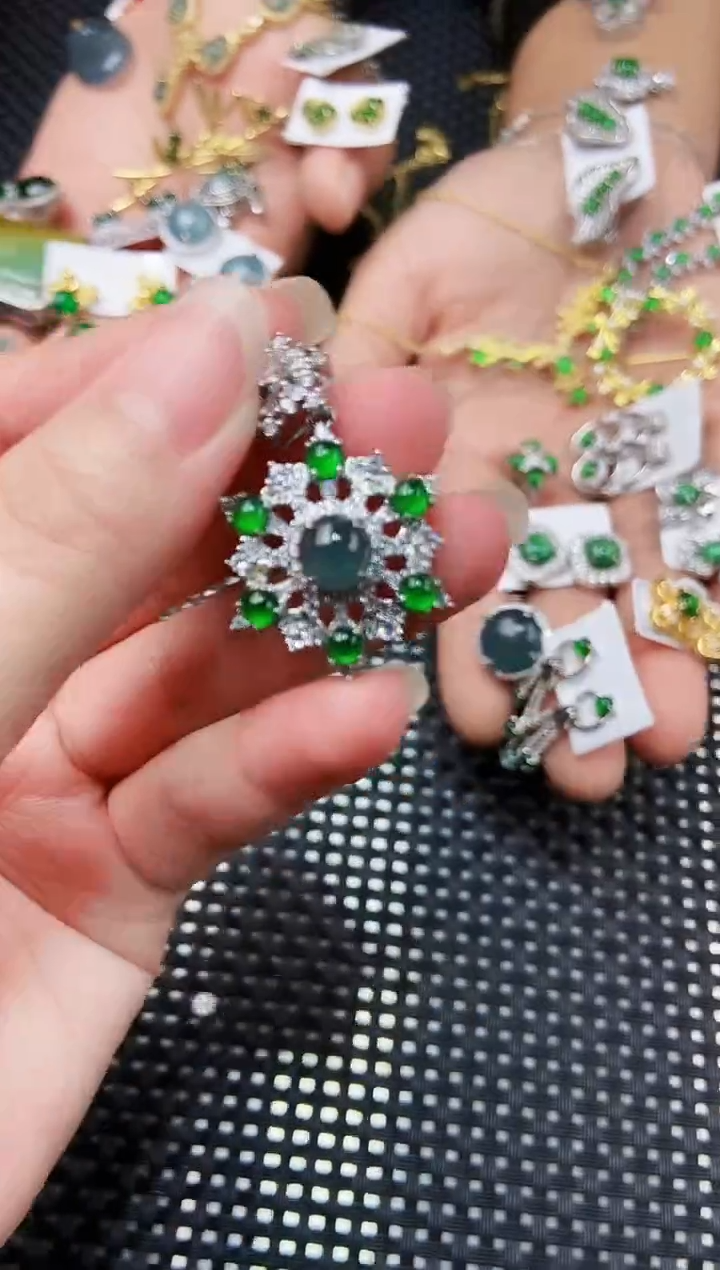 【闪购商品】翡翠吊坠(不含链)未镶嵌111111111