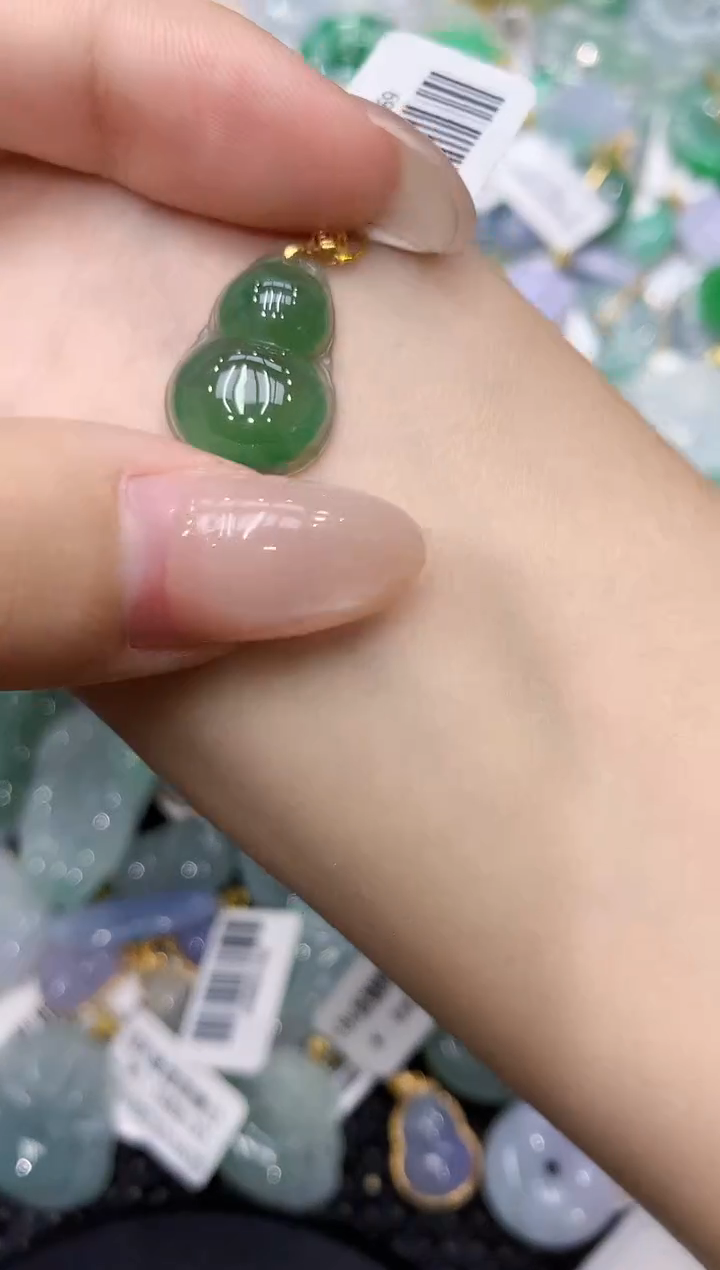 翡翠18K金镶嵌颈饰111111111111