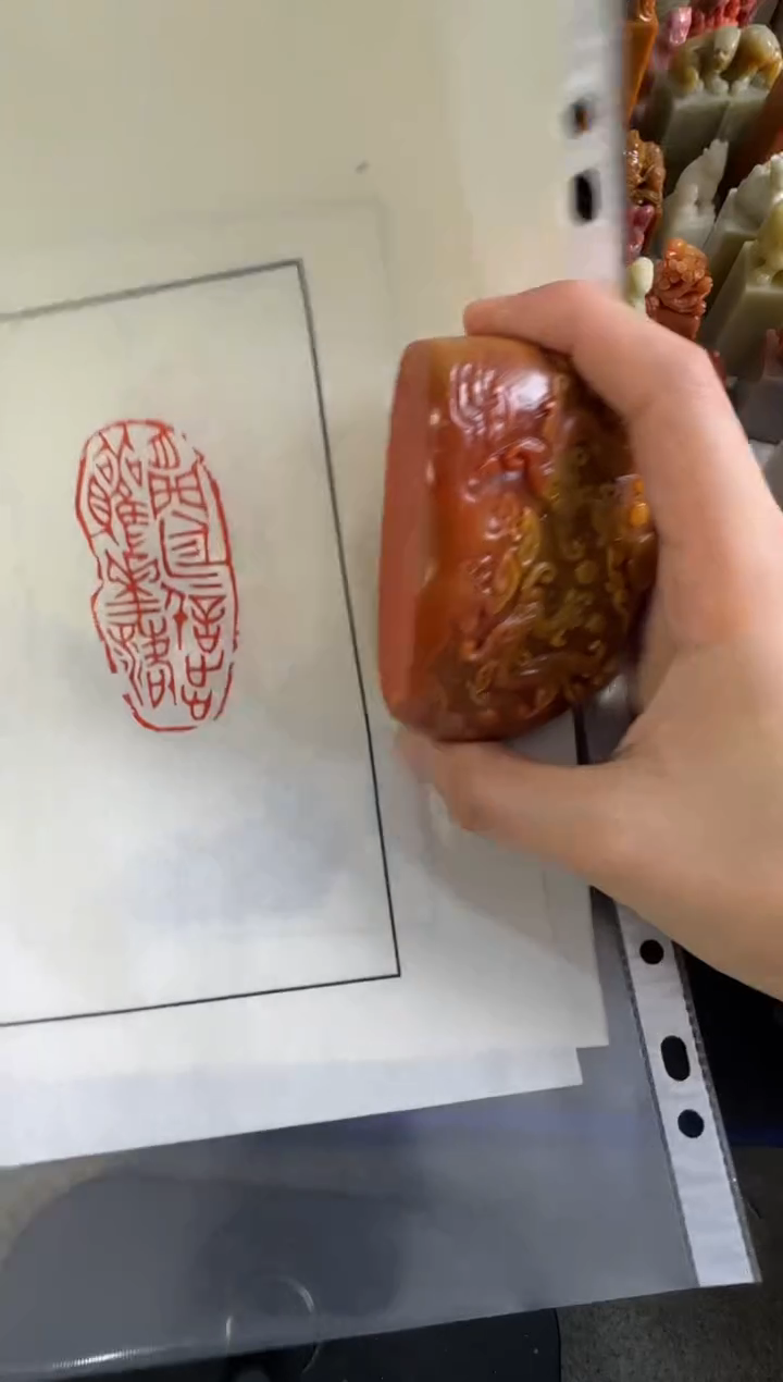 老挝石印石丶张华飚闲庭信步观花落