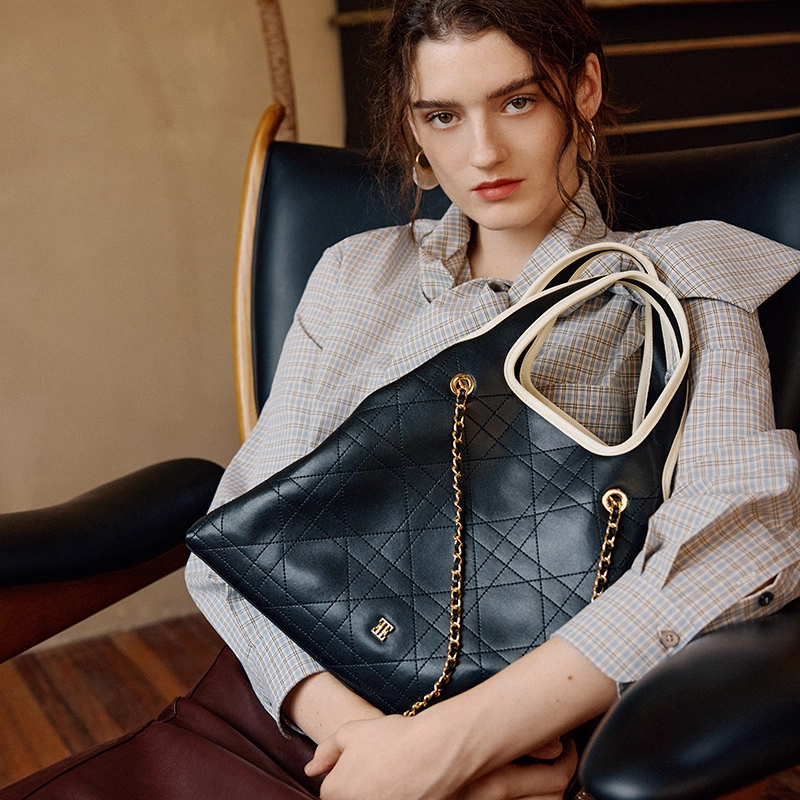 ELLE新款包包菱格纹购物流浪包简约手提包大容量单肩包包25473