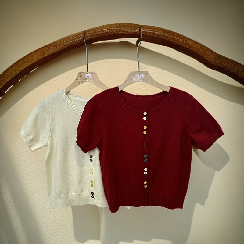 1662圆领彩扣开衫针织上衣女款显瘦气质时尚百搭针织上衣