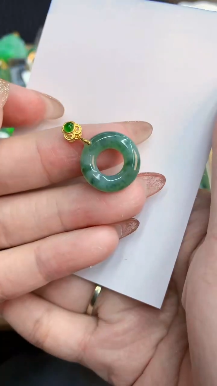 翡翠未镶嵌颈饰            8