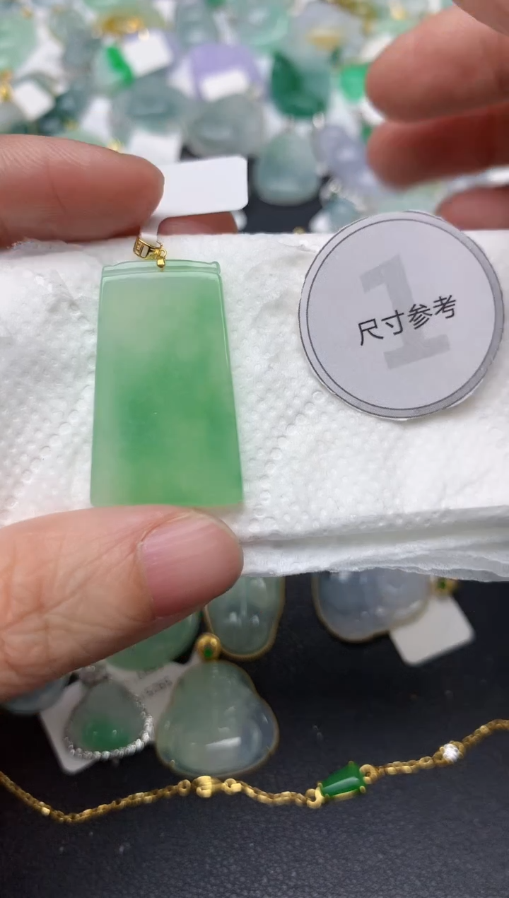 颈饰18K金镶嵌翡翠天然缅甸A货翡翠