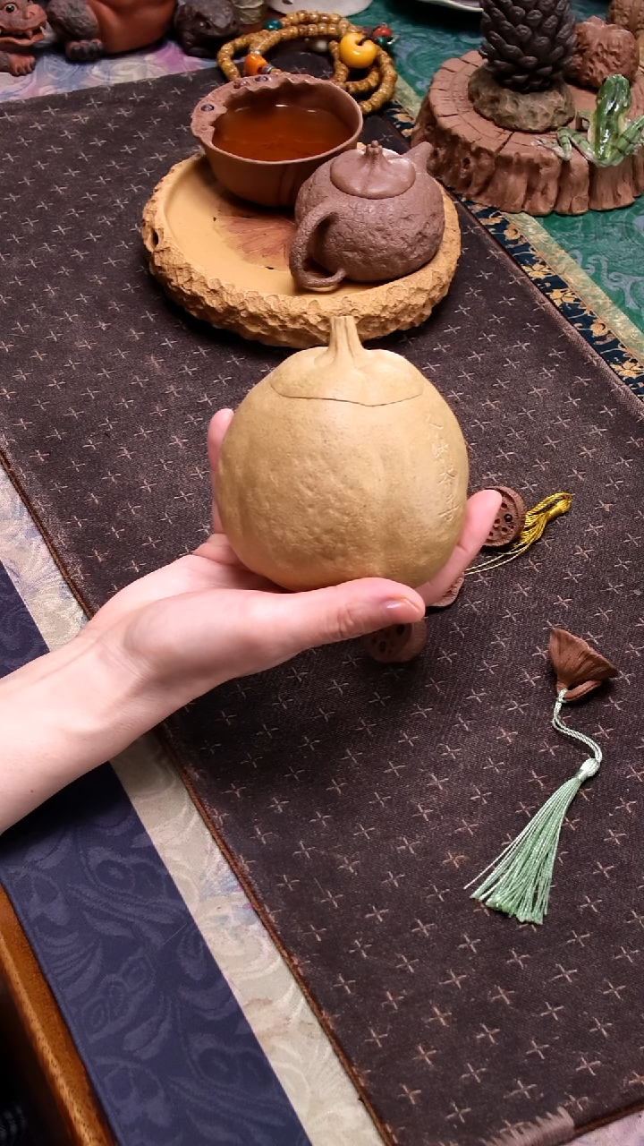 y*q张月《瓜纳茶香茶叶罐》