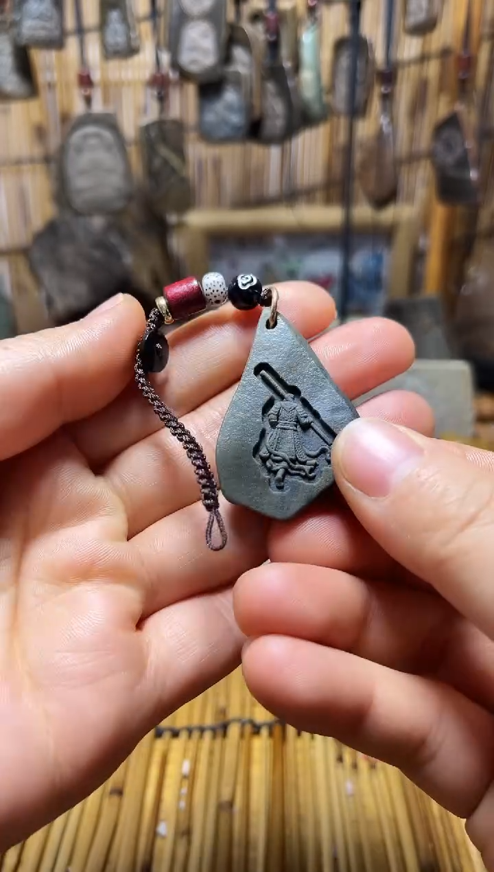 15戈壁石雕刻手把件，挂件