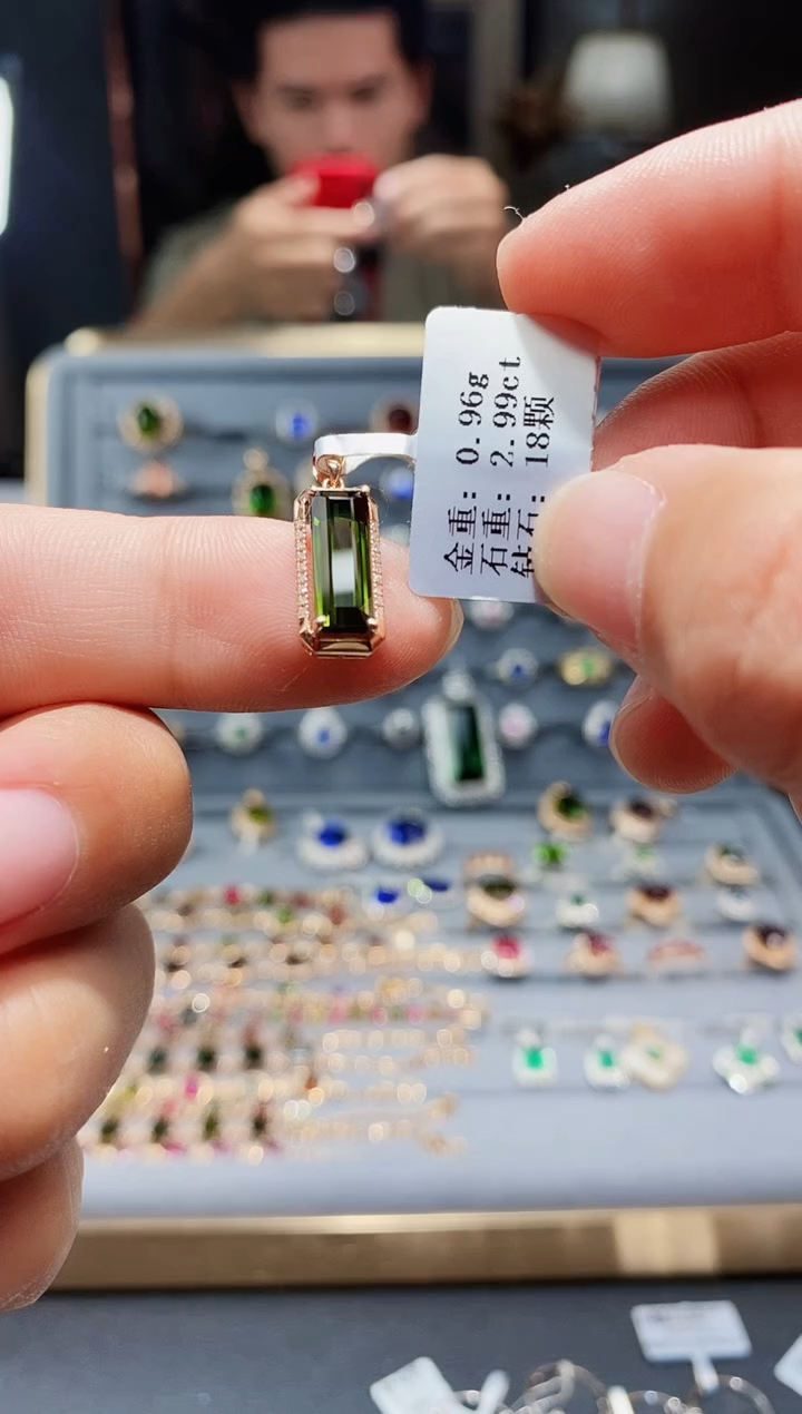 【闪购商品】碧玺颈饰18K金镶嵌2.99.