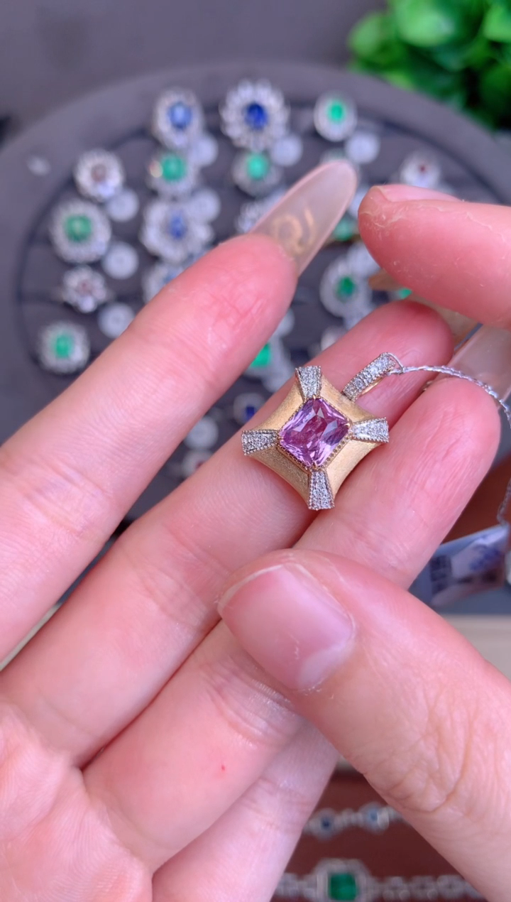 【闪购商品】彩色蓝宝石吊坠(不含链)18K金镶嵌1.63CT