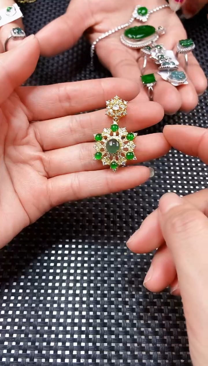 【闪购商品】翡翠吊坠(不含链)未镶嵌11111111