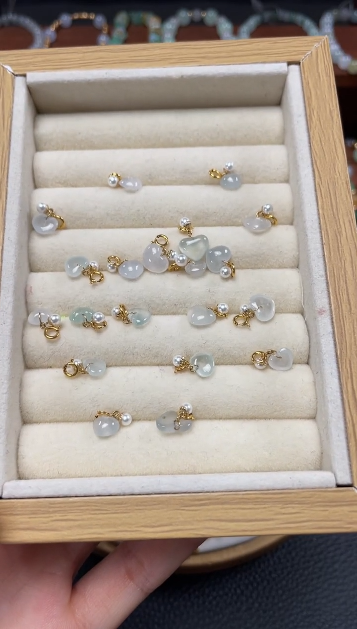 【闪购商品】翡翠吊坠(不含链)18K金镶嵌多样性发货一个  268