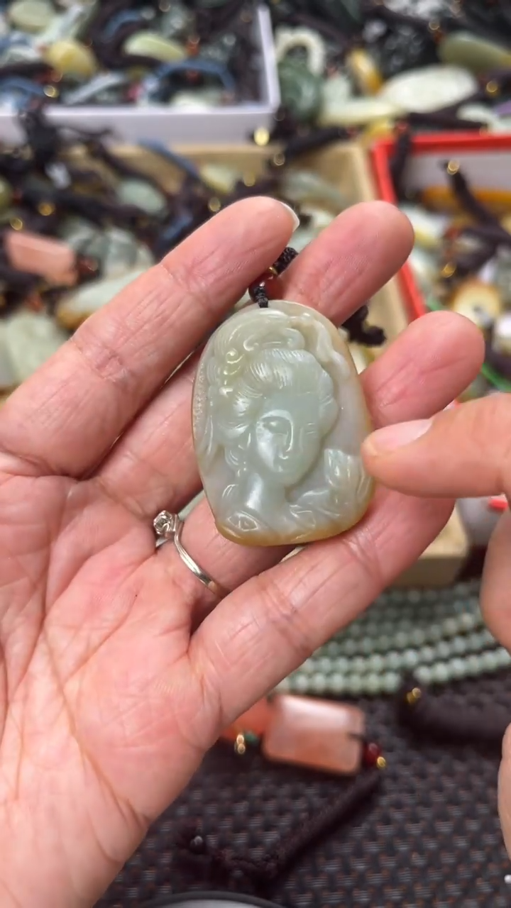 【闪购商品】和田玉颈饰未镶嵌多样性发货没有证书拍一发一有瑕