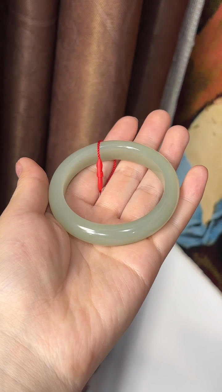 【闪购商品】和田玉手镯未镶嵌且末微色差近矿53+