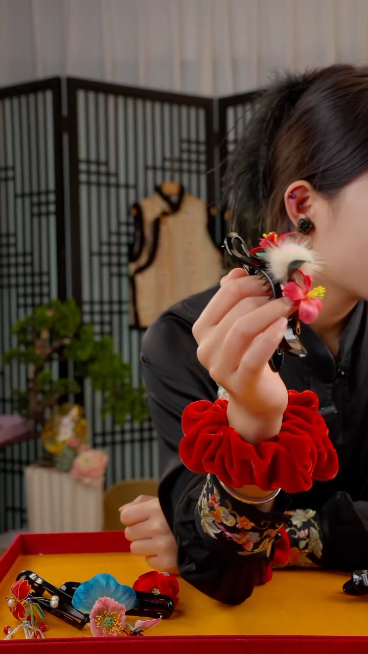 刺绣非遗绒花手工饰品