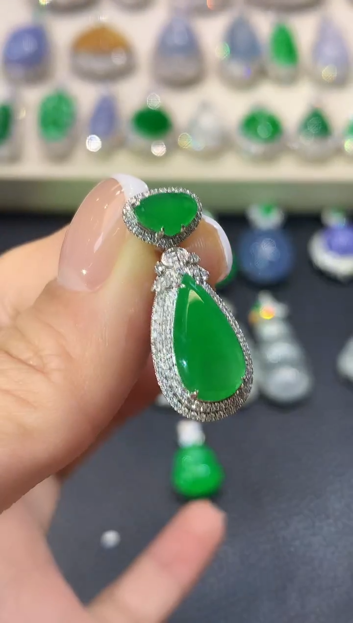 吊坠(不含链)18K金镶嵌翡翠D51