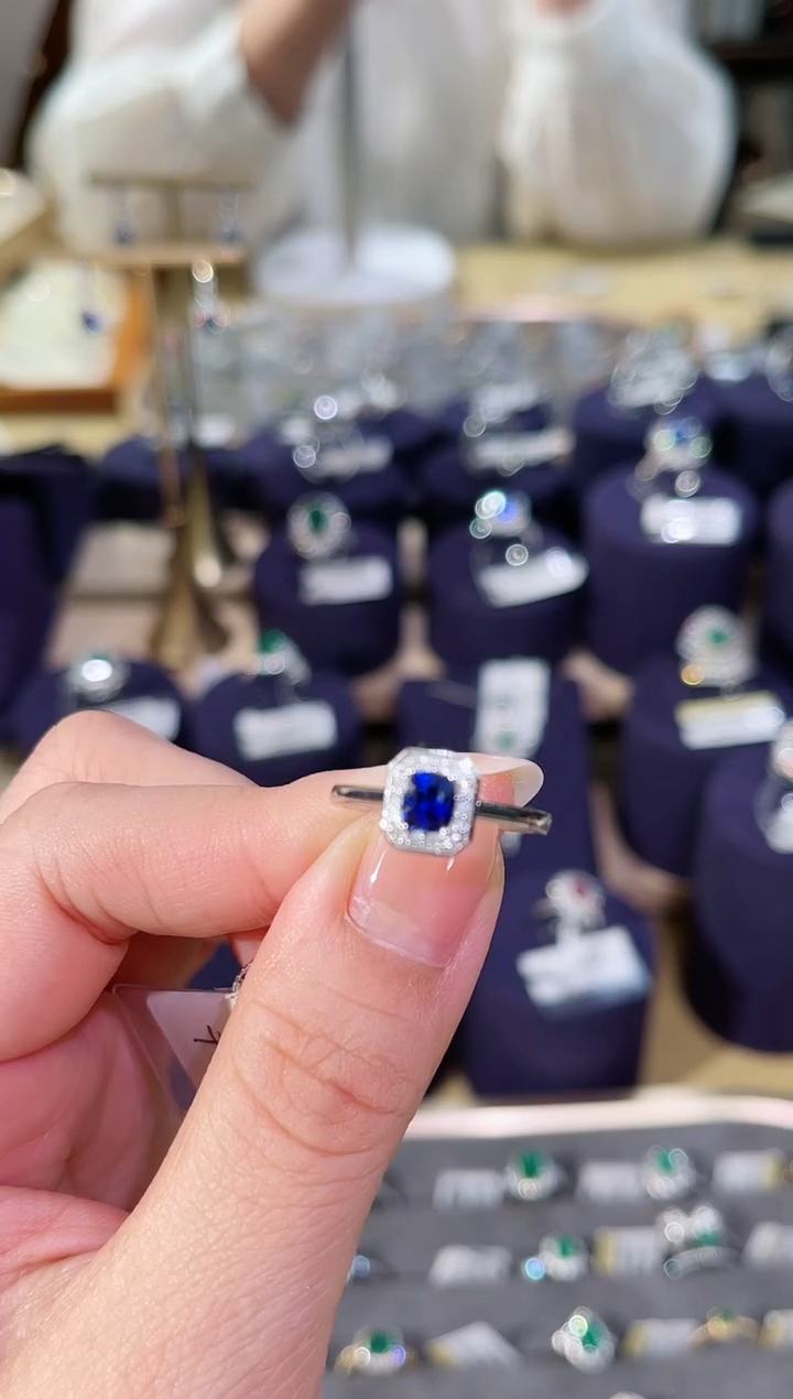 【闪购商品】蓝宝石戒指18K金镶嵌蓝宝石戒指