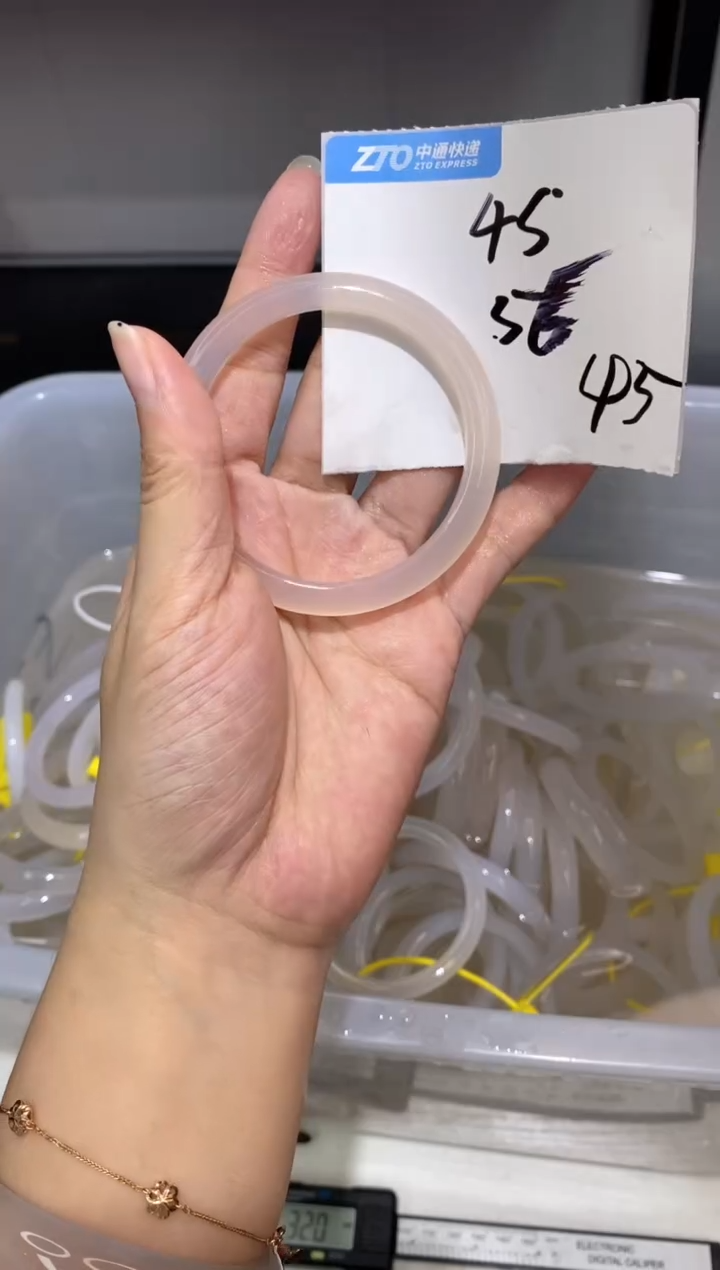 玛瑙/玉髓手镯未镶嵌1