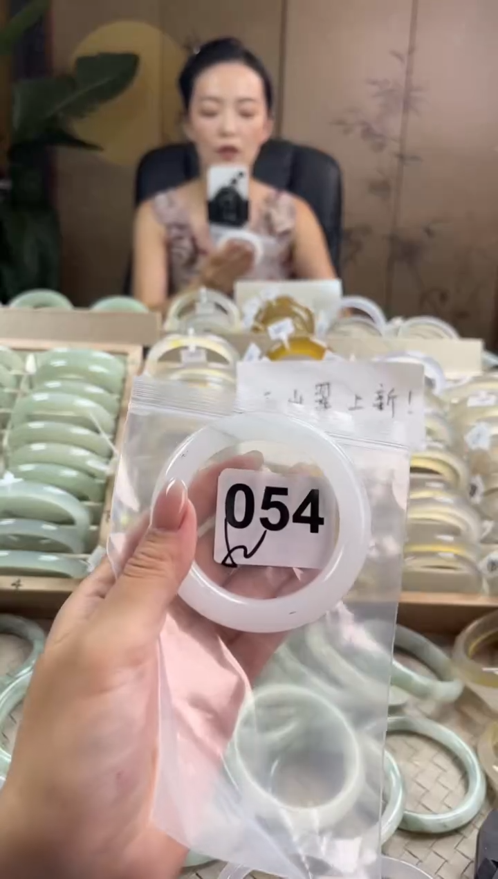 手镯玛瑙/玉髓未镶嵌天山翠默认微抠054