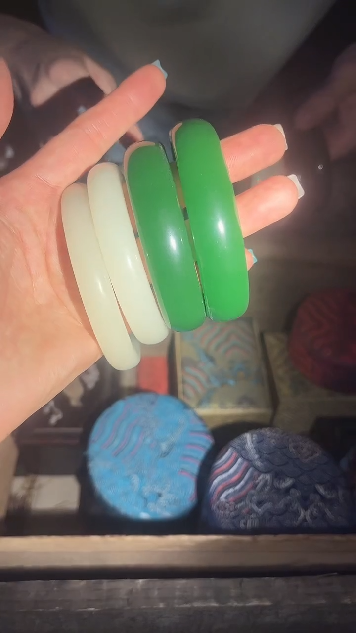 【闪购商品】【闪购商品】手镯四个