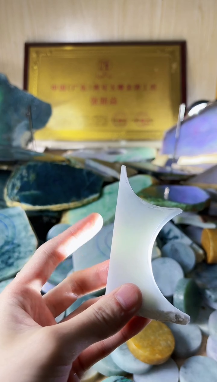 【闪购商品】翡翠颈饰未镶嵌A货吴玉2105