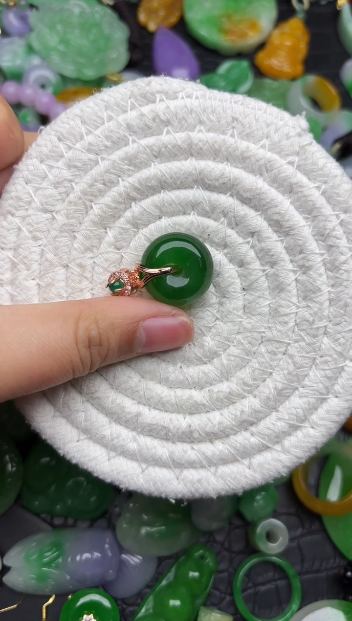 颈饰未镶嵌翡翠缅甸翡翠吊坠