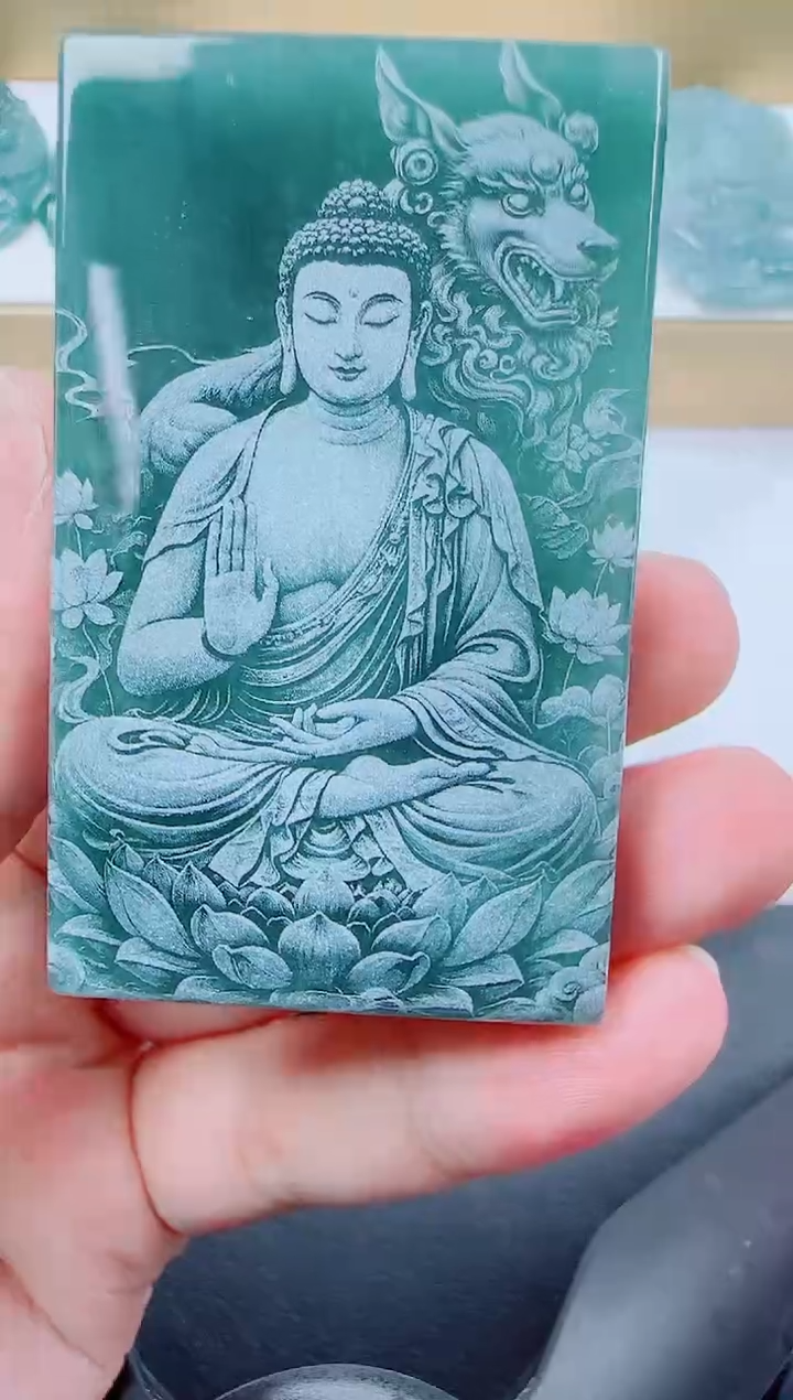 翡翠未镶嵌颈饰狗本命佛