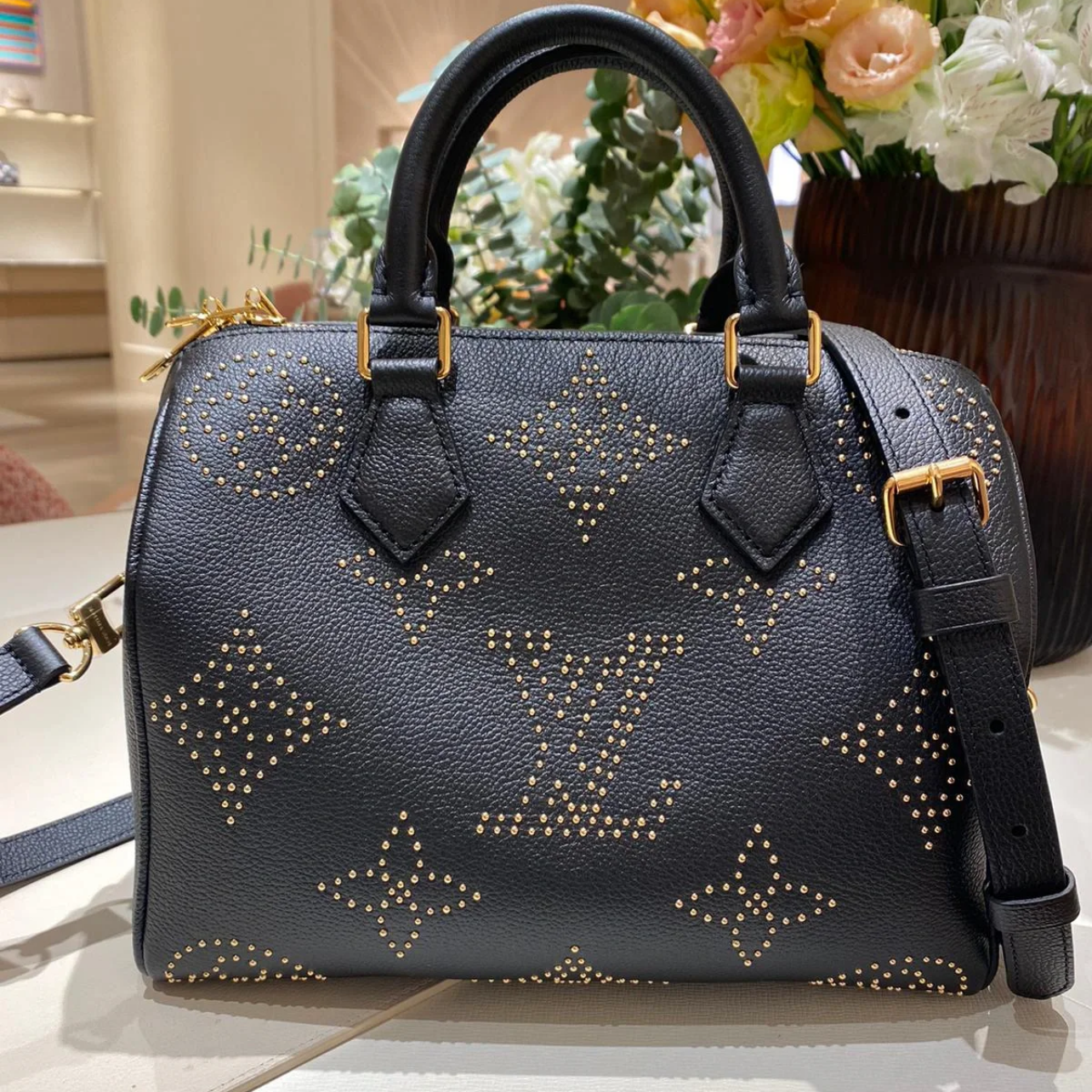 99新 LouisVuitton/路易威登 黑金铆钉sp25斜挎包B4803