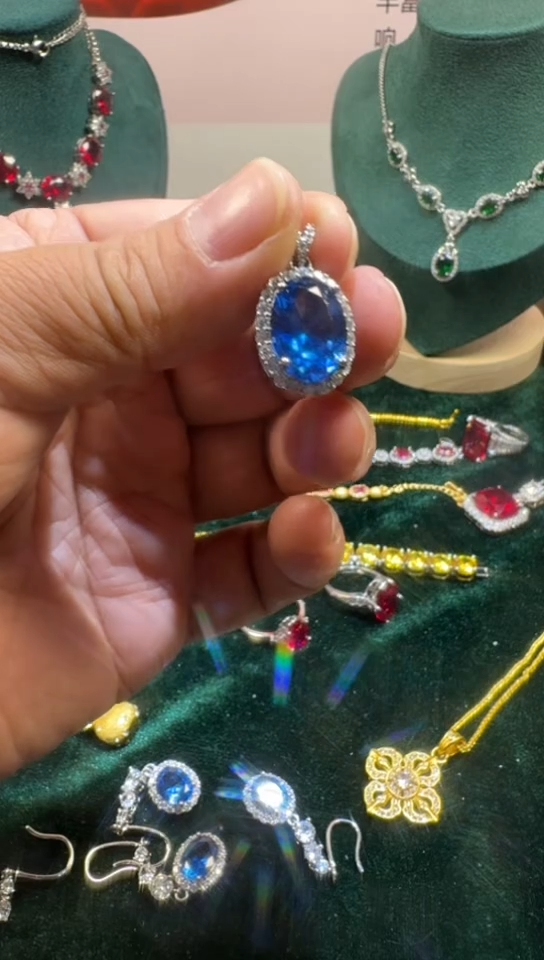 戒指蓝宝石18K金镶嵌1