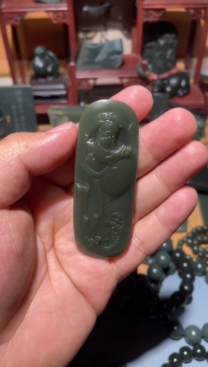 颈饰未镶嵌和田玉（青玉）1