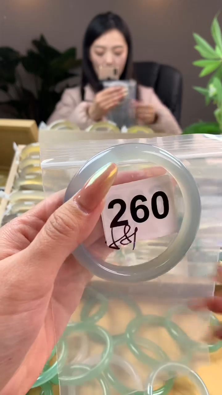 【闪购商品】玛瑙/玉髓手镯未镶嵌260
