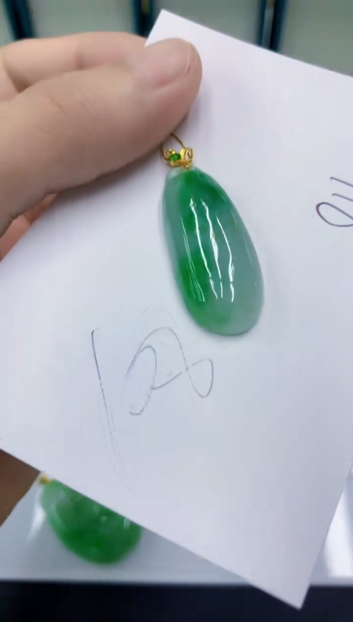 翡翠未镶嵌颈饰翡翠