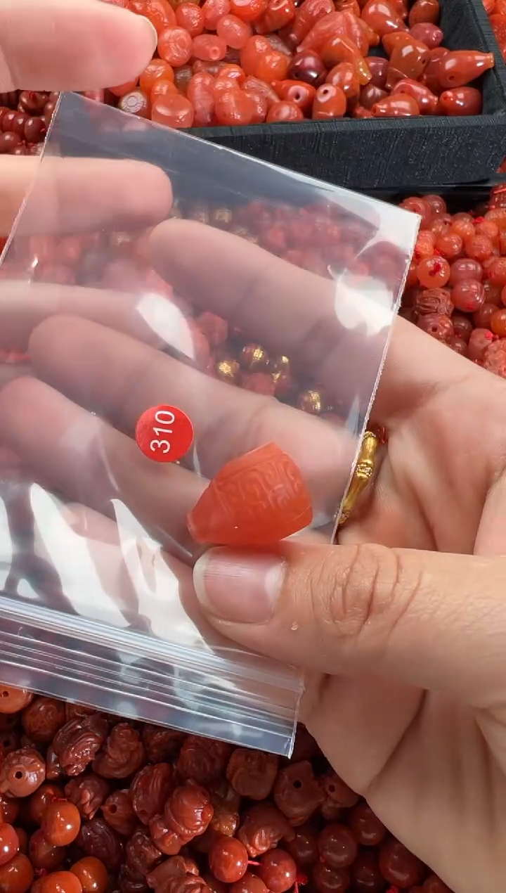 【闪购商品】南红玛瑙颈饰未镶嵌1