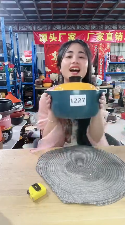 【闪购商品】1227瑕疵2.5绿锅带盖。。。