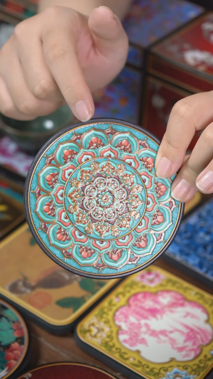 壹藏贰宝盛光图案杯垫一片