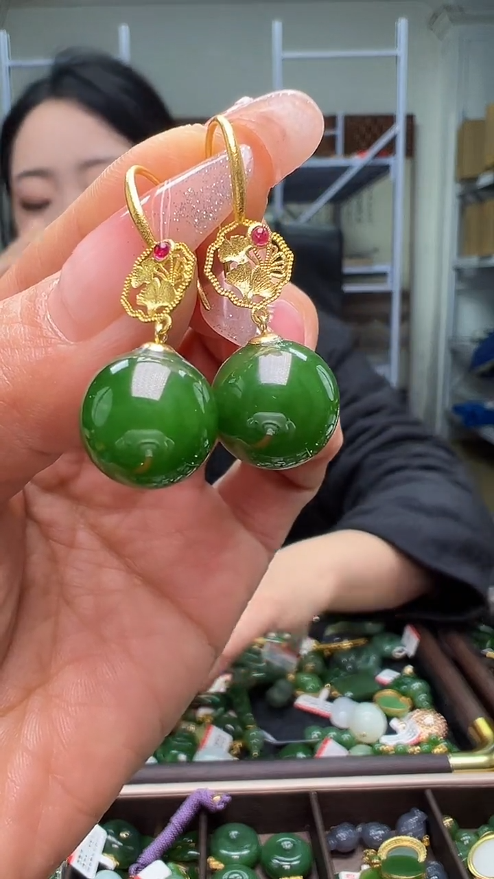 颈饰18K金镶嵌和田玉（多样性发货.发其一)12.24.50