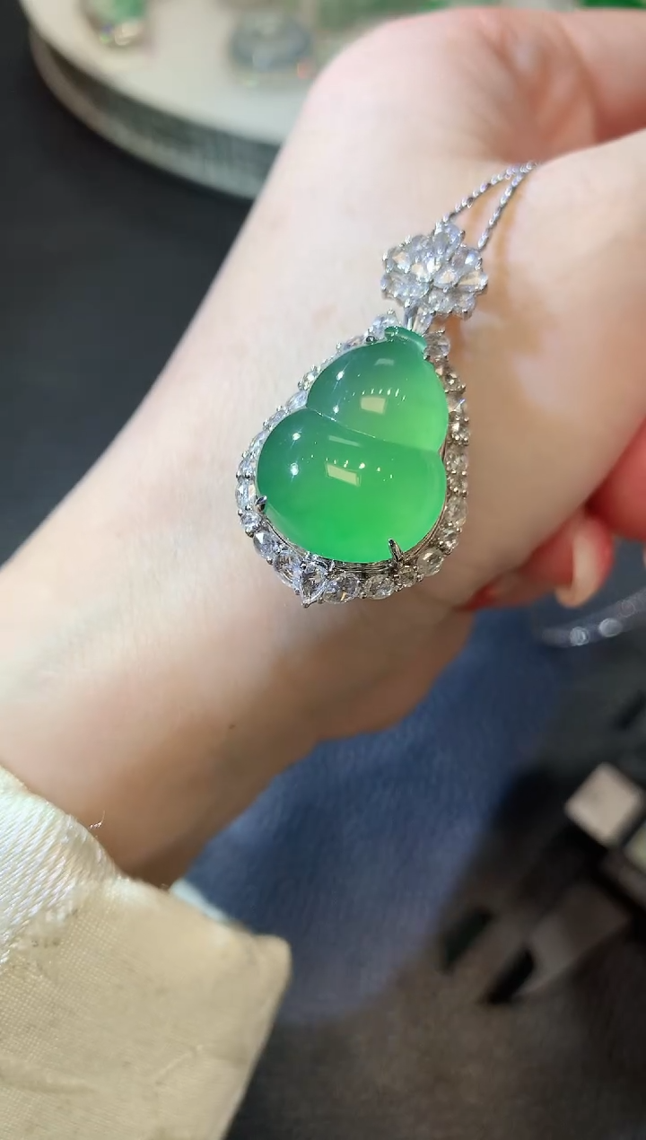 【闪购商品】翡翠吊坠(不含链)18K金镶嵌C104 