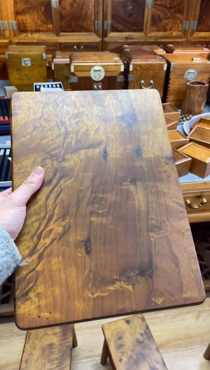 【闪购商品】金丝楠拆房老料满花方凳