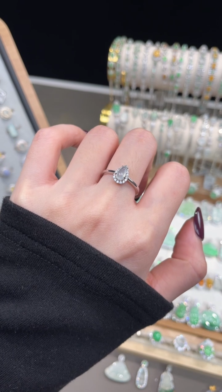 银S925镶嵌戒指翡翠多***?1