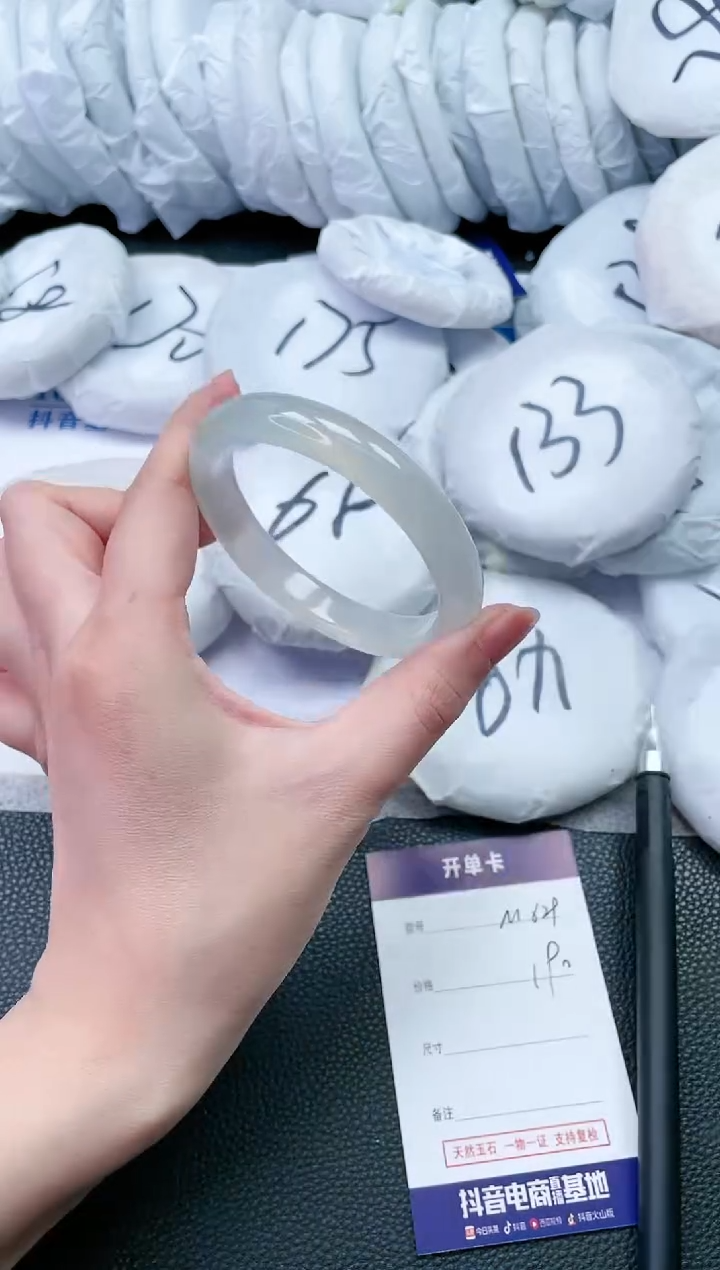 【闪购商品】石英质玉手镯未镶嵌M629