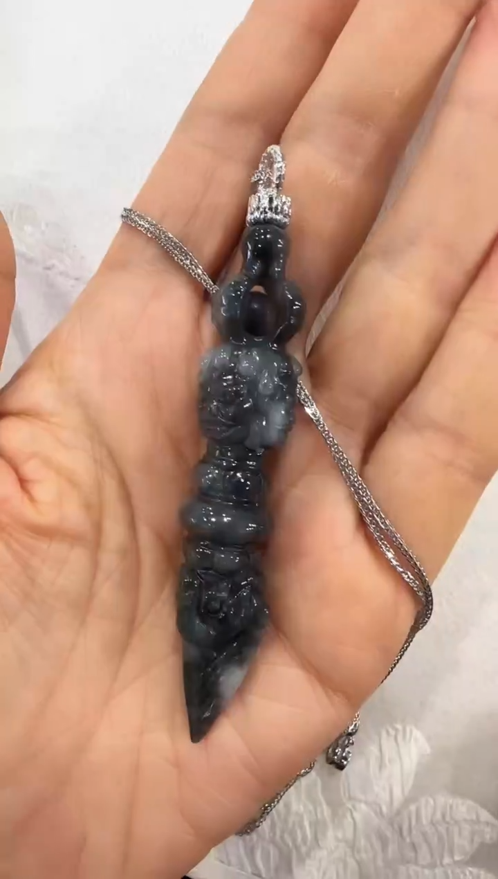 翡翠未镶嵌颈饰国风