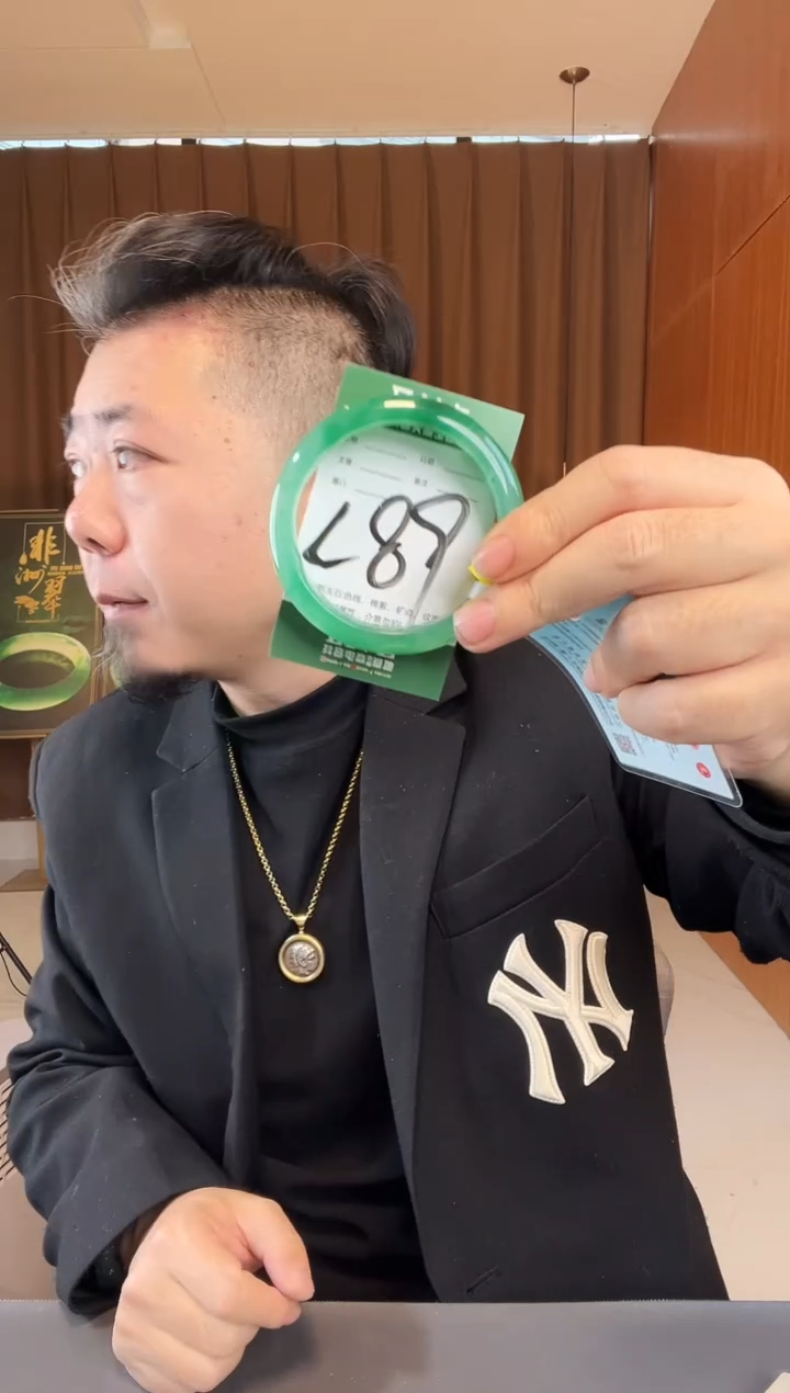 【闪购商品】石英质玉手镯未镶嵌非洲翠