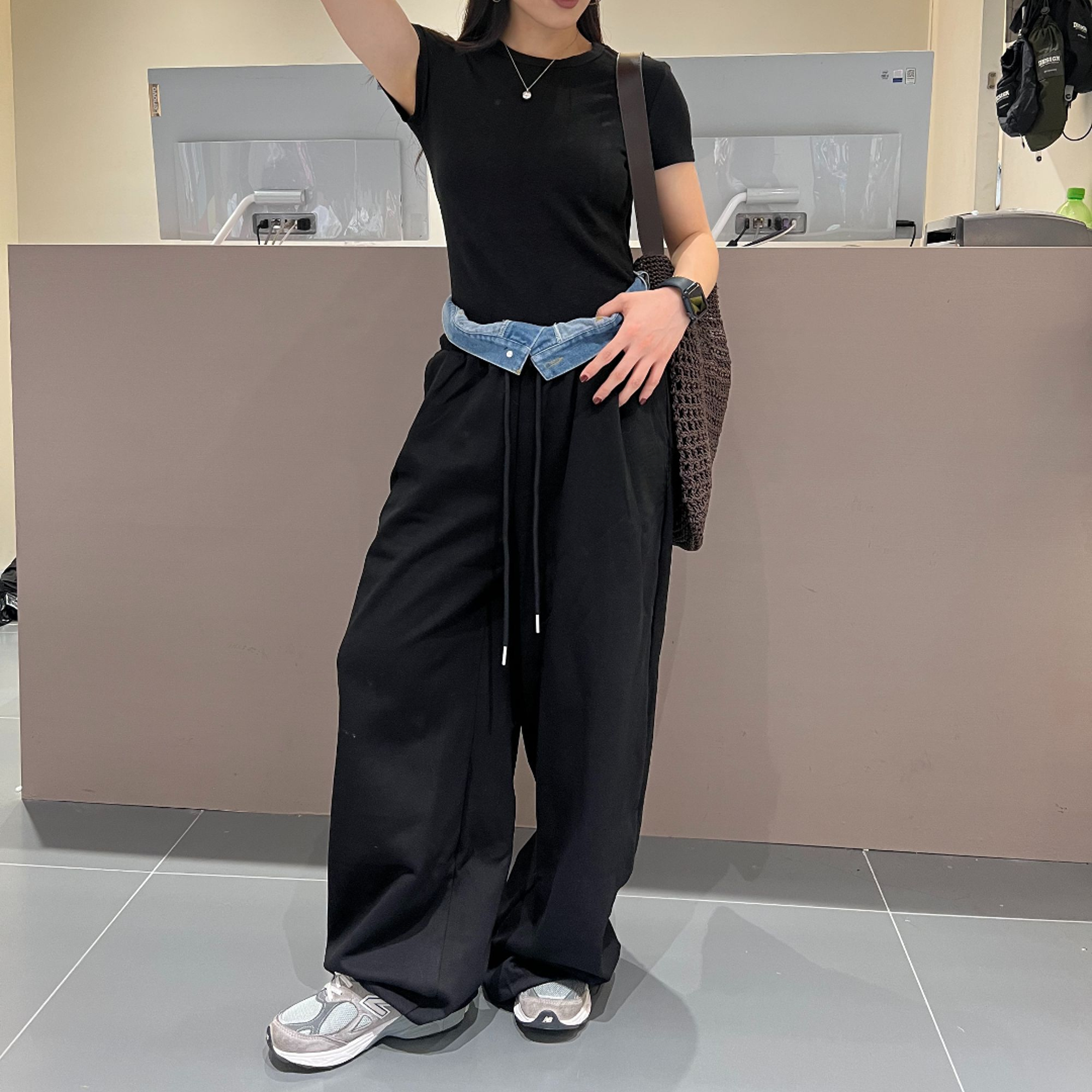 61086腰边拼牛仔侧标卫裤