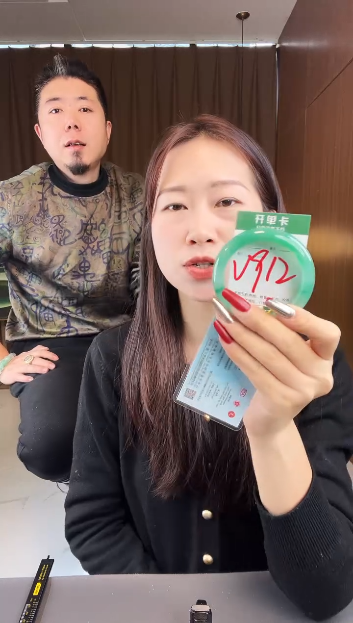 【闪购商品】石英质玉手镯未镶嵌非洲翠