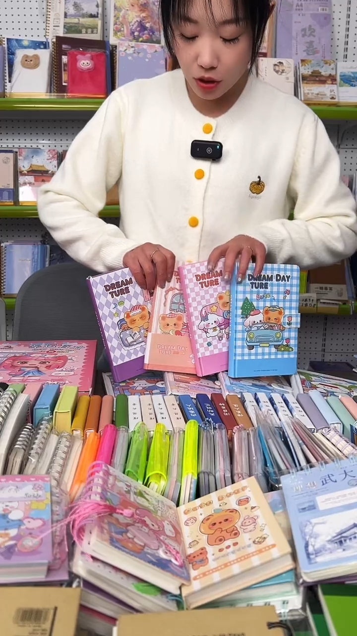 嘟**熊32K彩页磁扣手账112张-【夏奈日常】蓝色-粉色各一本