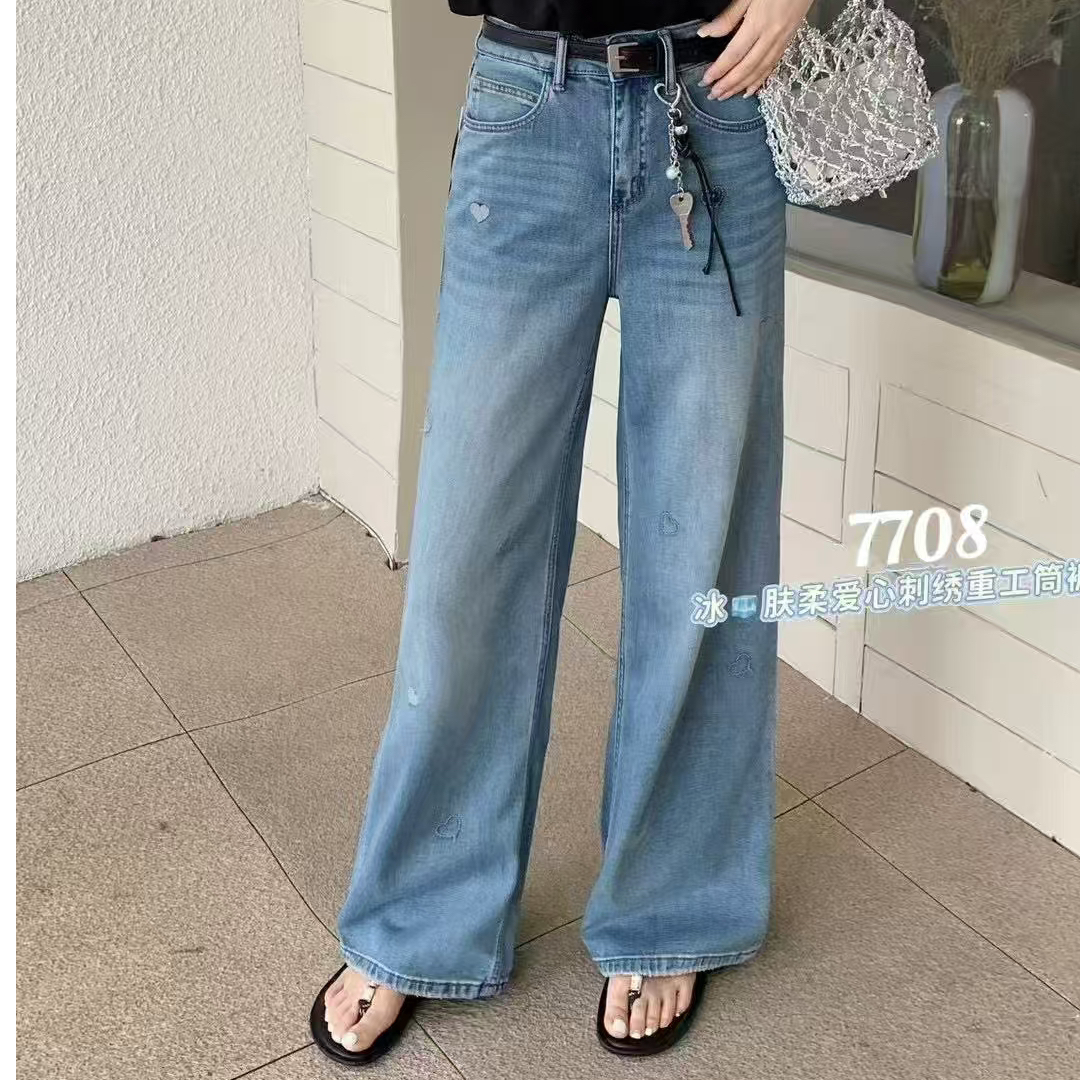 夏季新款爱心刺绣直筒牛仔裤7708