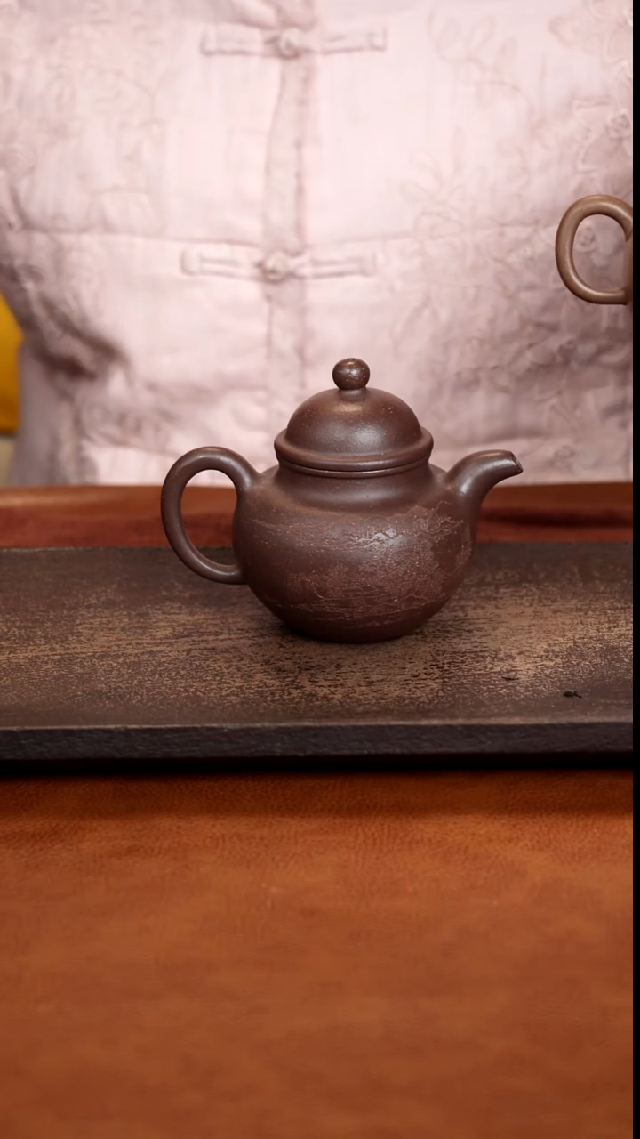 茶壶紫砂9****630目天青寿珍掇球刻绘款