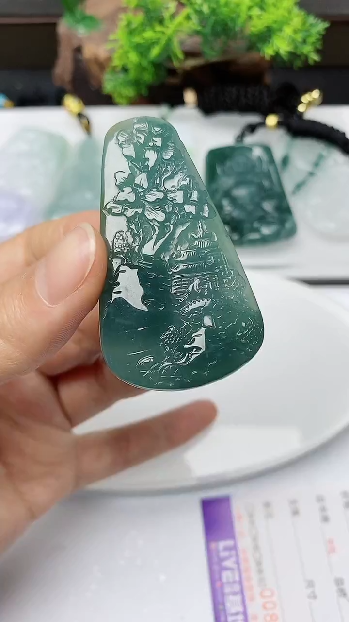【闪购商品】翡翠颈饰未镶嵌        