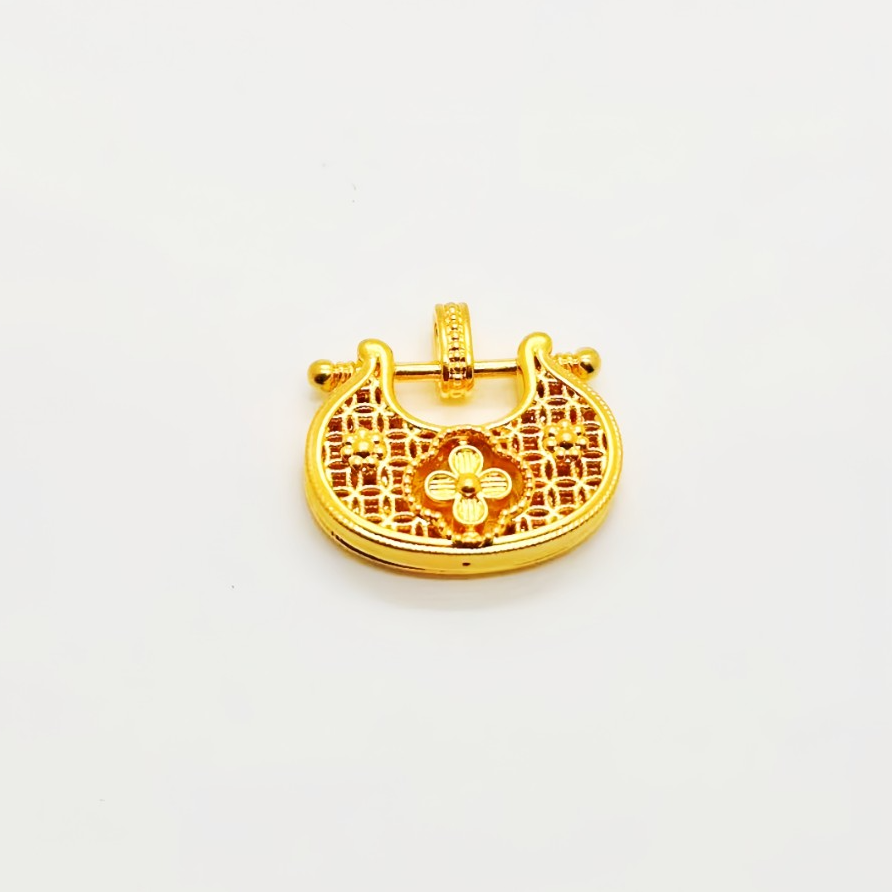足金999 幸运四叶草国潮锁边花锁吊坠 1.56