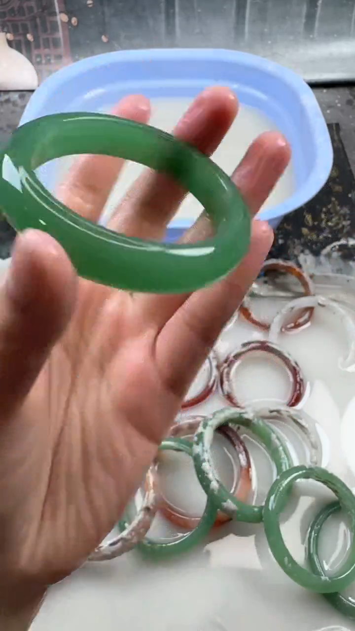 【闪购商品】石英质玉手镯未镶嵌85