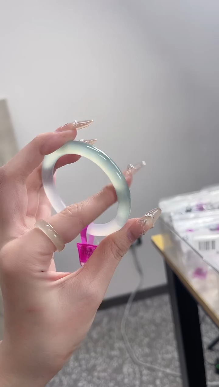 【闪购商品】玛瑙/玉髓手镯未镶嵌52-53圈 需要包容圆条